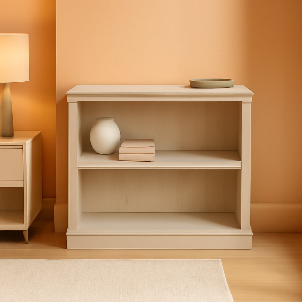 Librería de madera de dos niveles con acabado en castaño tiza, multiusos para el hogar, la oficina y la sala de estar.