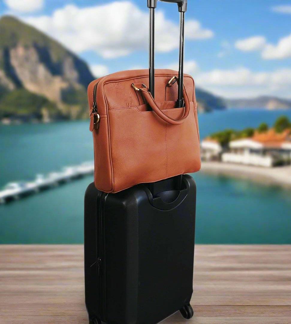 The Signature Messenger Bag Men Brown