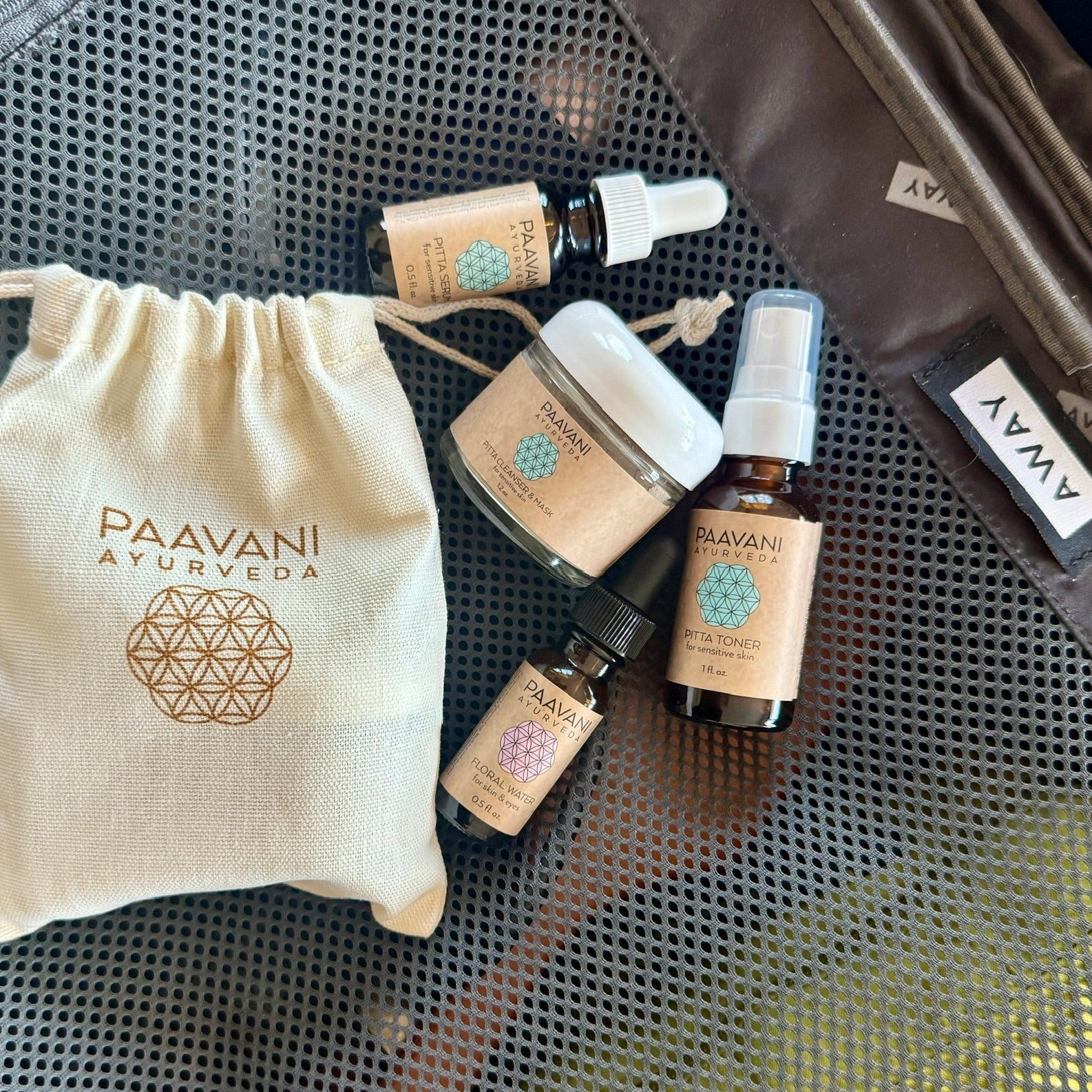 Rituales ayurvédicos para el cuidado de la piel en formato de viaje | Cuidado de la piel compatible con la TSA para cada dosha