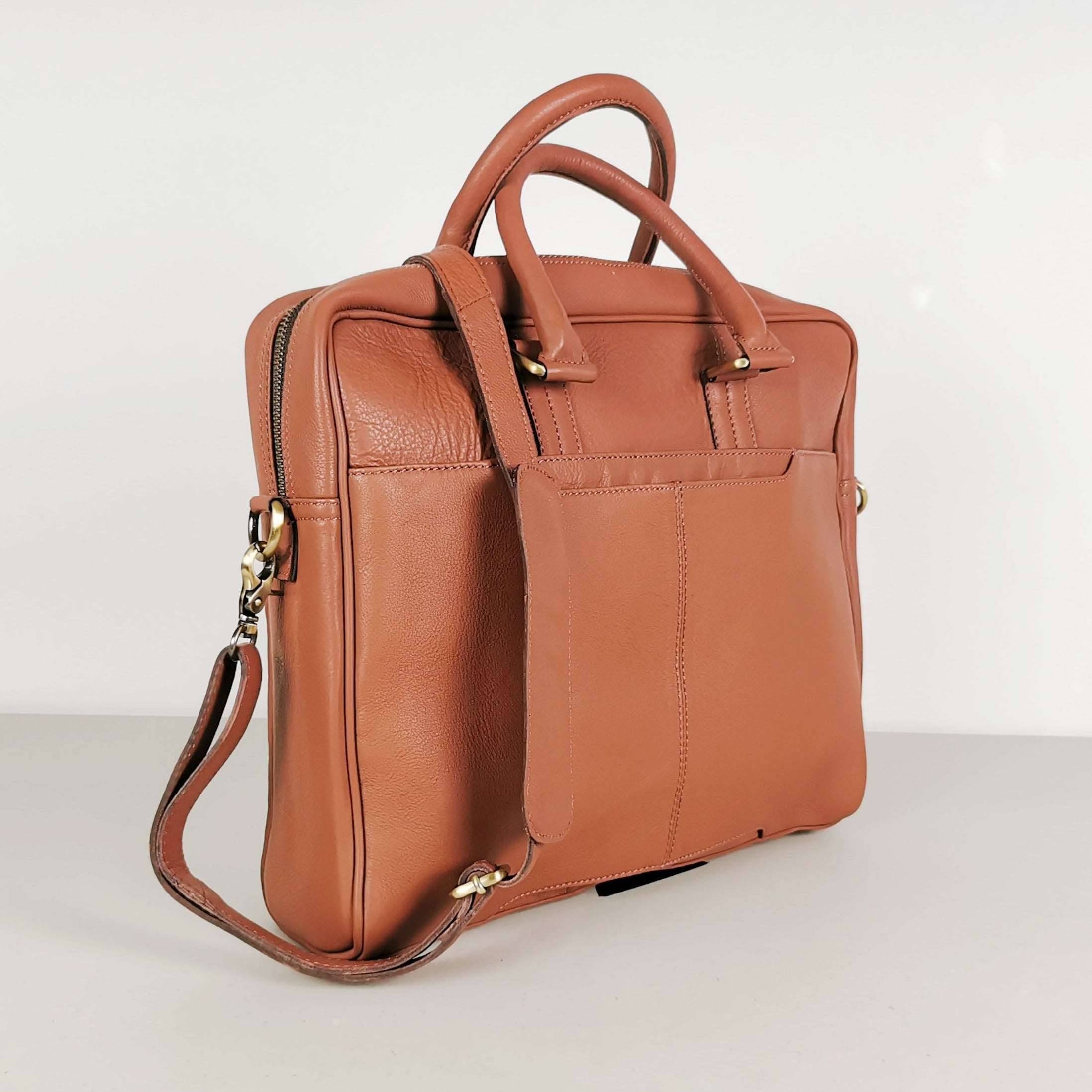The Signature Messenger Bag Men Brown