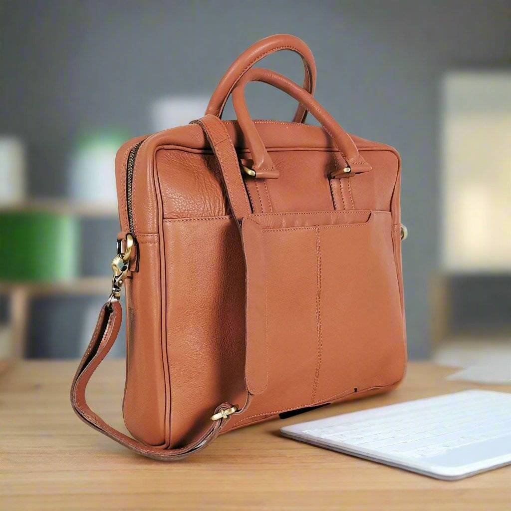The Signature Messenger Bag Men Brown