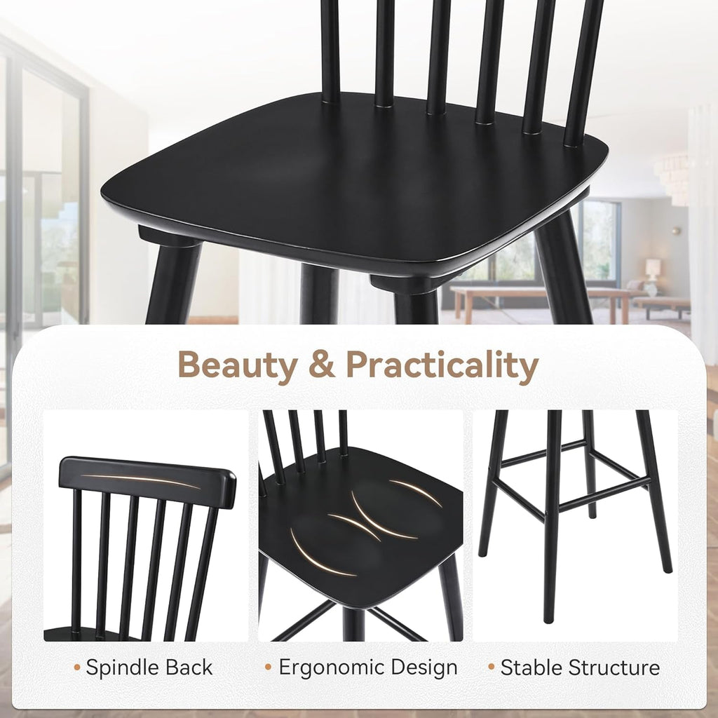 Juego de cuatro taburetes de bar clásicos de madera para cocina