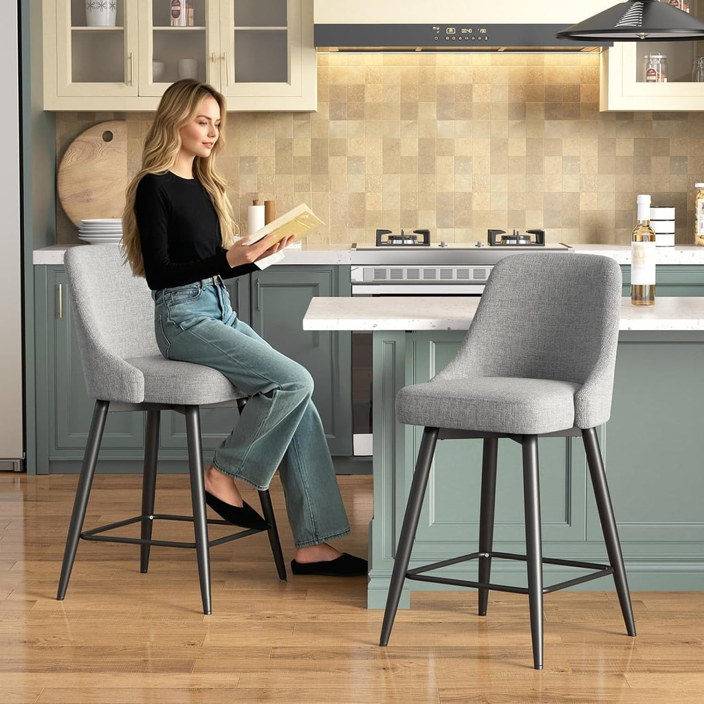 Cómodos taburetes giratorios para la barra de la cocina