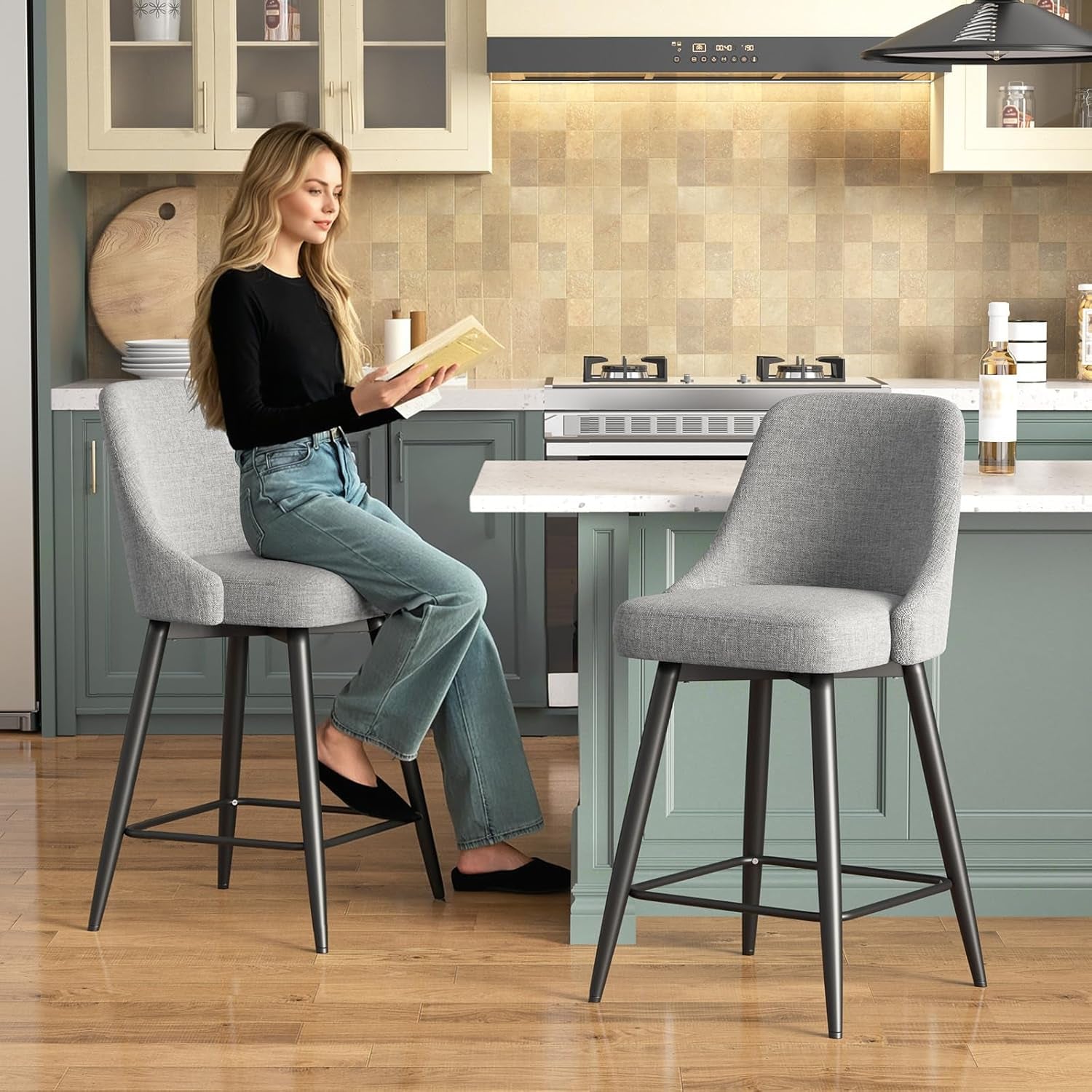 Cómodos taburetes giratorios para la barra de la cocina